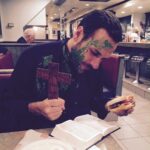 Jean-Baptiste Toussaint Instagram - Révision de la bible entre deux exorcismes. Mont-Royal Hot Dog
