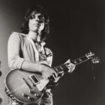 Jeff Beck Instagram - During what era did Jeff play this Gibson? #JeffBeck #JeffBeckMusic #Guitarist #musician #guitarsofinstagram #gibson #lespaul #music #tuesday #truefan #trivia