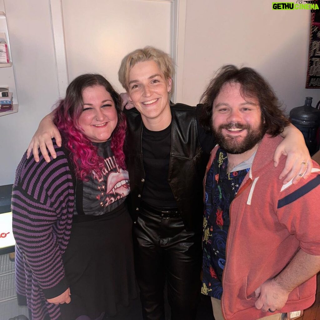 Jen Sutphin Instagram - Meemaw and Peepaw visit Chicago (with an appearance by Semler) & seriously thank you to all the Jennonites who said hi to us last night! Make sure to tag us in your photos! And extra special thanks to @gracebaldridge and @imani_graham for such a kickass show 😇🤘🏼