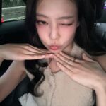 Jennie Kim Instagram - Falling for fall
