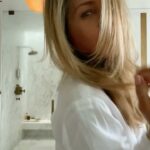 Jennifer Aniston Instagram - The @lolavie 2 step 🤗☀️