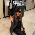 Jennifer Aniston Instagram - Goodbye for now to my @themorningshow family. We made it. Crawled to the finish line… and I could not be prouder of each and every one of these extraordinary actors, a crew that you can only dream of, and directors that held my hand on quite a wild journey of emotions 😵‍💫😩🤗🤕🤣🤬🤩… to say the least. Thank you guys for being part of the ride. That’s a wrap, baby! 👋🏼❤️
