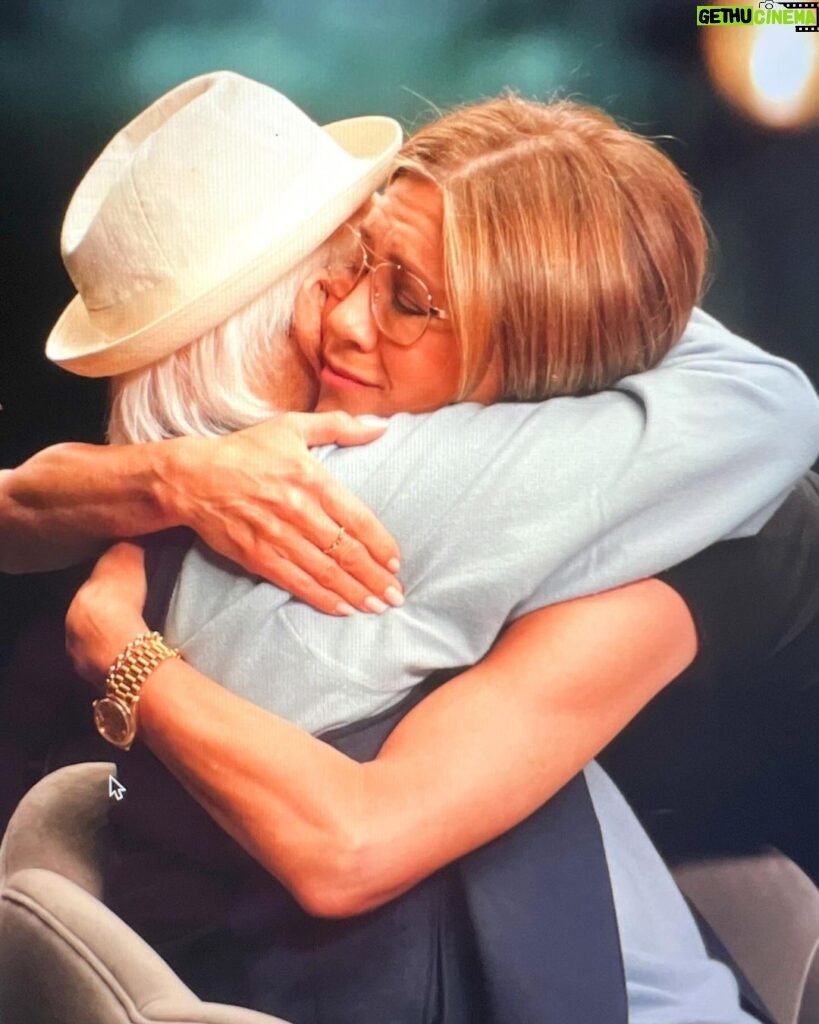 Jennifer Aniston Instagram - Norman Lear. 💔 His shows shaped my childhood and getting to know him was one of my greatest honors. He made such a difference. A huge impact on television and humanity. He was able to tackle and discuss heated political conversations during difficult and charged times and we were able to laugh and learn. I yearn for those days. When creativity was a learning tool and could inspire people to maybe think just a little bit differently. And of course to laugh. Our greatest source of healing. He was the kindest and gentlest man. When you were in his presence, you were the only one in the room. He made everyone feel this. Even when someone believed differently than him. That’s what made life and people interesting to him. To have discussions and really take in how people felt and hear their point of view. He knew how to give voice to all sides and somehow in the process bring people closer together. May we take a page from Norman’s playbook as a way of honoring his life. An extraordinary life. Rest in peace Norman. It was a gift to stand in your light. 🕊️❤️