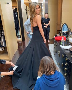 Jennifer Aniston Instagram - Last night. 
My little women. Supported me all night. (Had enough room for them and then some under that gown 🥳) Thank you @Dior for this stunning piece of art 🖤