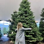 Jennifer Aniston Instagram - Good luck to all the wooden Rudolphs out there 🎄👀❤️