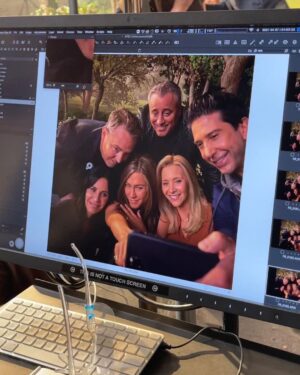 Jennifer Aniston Instagram - Please join me in celebrating one of my favorite people on the planet. LISA KUDROW!! 🎈🥳 She’s been my friend and my family for nearly 30 incredible years. I cherish you…I love you, my sweet Floosh. One of the most talented comedians/actors I’ve had the great honor to work with for all these glorious years and more to come! 
Happy Lisa’s Birthday! ❤️🤸‍♀️