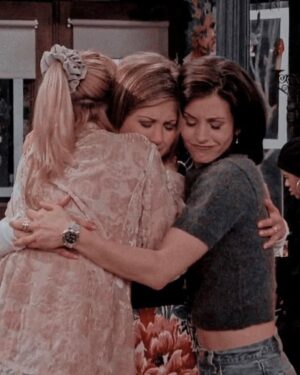 Jennifer Aniston Instagram - Very proud of our girl @courteneycoxofficial today. I love these women with literally every ounce of my heart and soul ❤️ @lisakudrow and I were on a cloud being able to celebrate her and her incredible achievements ⭐️