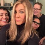 Jennifer Aniston Instagram - That’s a wrap on Season 3 🥹👏🏼Love love LOVE this @themorningshow crew —❤️ So much more to come 😘💥!!