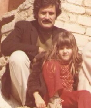 Jennifer Aniston Instagram - Sweet papa…⁣ John Anthony Aniston ⁣
You were one of the most beautiful humans I ever knew. I am so grateful that you went soaring into the heavens in peace - and without pain. And on 11/11 no less! You always had perfect timing. That number will forever hold an even greater meaning for me now 🕊️I’ll love you till the end of time💔⁣
⁣
Don’t forget to visit 💫🤗❤️