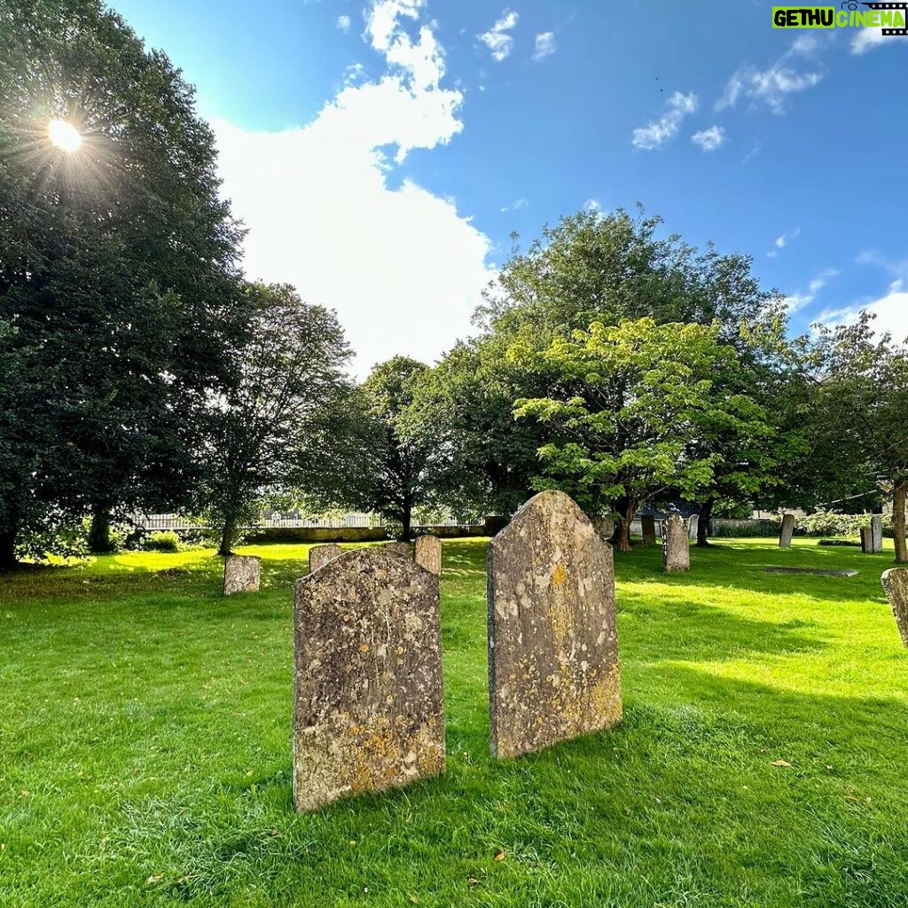 Jennifer Finnigan Instagram - Touring around the beautiful #cotswolds , this is the entrance to #stedwardschurch in #stowonthewold Parts of this church dates back to the 11th century. This entry point is The Hobbit Door, flanked by two Yew trees. Apparently it inspired JR Tolkien!! So freaking cool…and absolutely stunning 😍….also England’s oldest Inn!?! #geek #historynerd #england 🇬🇧 Stow On the Wold, Cotswolds