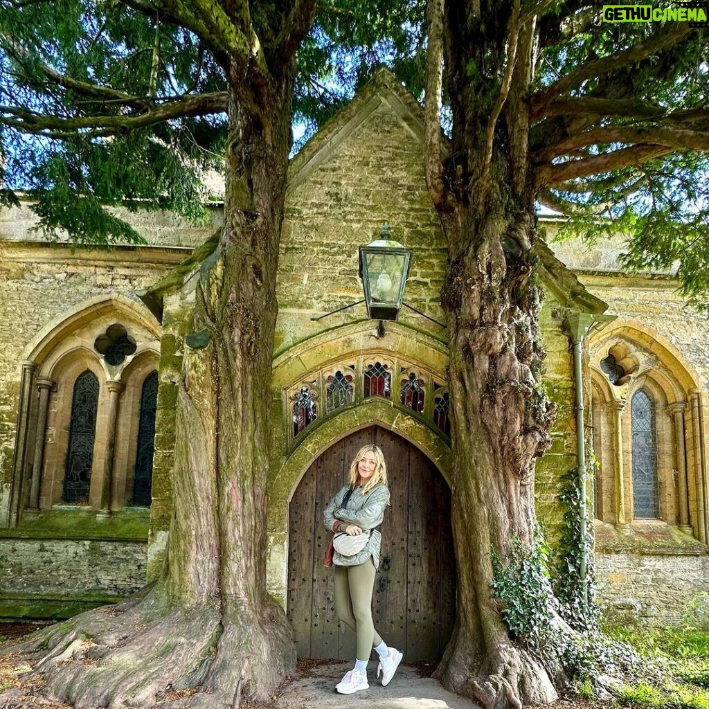 Jennifer Finnigan Instagram - Touring around the beautiful #cotswolds , this is the entrance to #stedwardschurch in #stowonthewold Parts of this church dates back to the 11th century. This entry point is The Hobbit Door, flanked by two Yew trees. Apparently it inspired JR Tolkien!! So freaking cool…and absolutely stunning 😍….also England’s oldest Inn!?! #geek #historynerd #england 🇬🇧 Stow On the Wold, Cotswolds