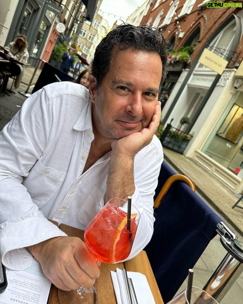 Jennifer Finnigan Instagram - Happy Birthday to my wonderful, kind, funny, patient husband, and the greatest dad. The little things are what make him happy. An afternoon Spritz (pictured here in London lol), a baseball game, a mellow day with his family, a sunset, a swim with his daughter. All the little things I sometimes take for granted, he appreciates, and so that reminds me to do the same. We love you @jonnysilverman !!!!!!! Thanks for making life so fun ❤️❤️❤️❤️❤️ London, United Kingdom