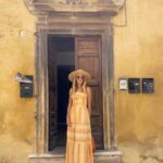 Jennifer Finnigan Instagram - Magical, World Heritage site, Urbino 💛💛💛 #latergram #urbino #marche #italy Photo props to my girls @kct_pov and @loganlaurice ❤️😘 Urbino Italy