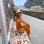Jennifer Finnigan Instagram - Mellow, cheerful #Ischia 💙🌞 Sant'Angelo - Ischia Isolaverde