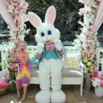 Jennifer Finnigan Instagram - I told EJ to do an “Easter Bunny Pose” (whatever that is), and this is what she came up with ☝🏼😝 (also notice she keeps a healthy distance from the giant Bunny 😳) Happy Easter and Happy Passover everyone!!!! 💕🐰💕🐰💕🐰 #happyeaster #happypassover Los Angeles, California