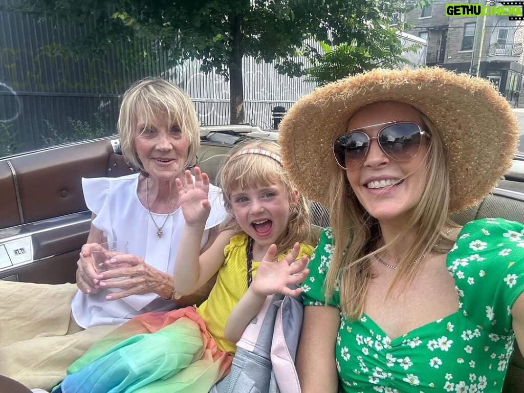 Jennifer Finnigan Instagram - Look at these 3 generations of fun-lovin ladies!!!!!!! So happy to be in my hometown for a much-needed visit with my peeps ❤️❤️❤️ @jonnysilverman @liz333 @chezvito @tinom333 @caro514 @brucehillsjfl @lizshamie #montreal #chezvito #family #montreal #quebec #canada Montreal, Quebec