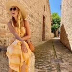 Jennifer Finnigan Instagram - Magical, World Heritage site, Urbino 💛💛💛 #latergram #urbino #marche #italy Photo props to my girls @kct_pov and @loganlaurice ❤️😘 Urbino Italy