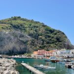 Jennifer Finnigan Instagram - Mellow, cheerful #Ischia 💙🌞 Sant'Angelo - Ischia Isolaverde