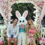 Jennifer Finnigan Instagram - I told EJ to do an “Easter Bunny Pose” (whatever that is), and this is what she came up with ☝🏼😝 (also notice she keeps a healthy distance from the giant Bunny 😳) Happy Easter and Happy Passover everyone!!!! 💕🐰💕🐰💕🐰 #happyeaster #happypassover Los Angeles, California