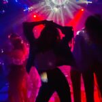 Jennifer Finnigan Instagram - Oh man. Bring back those Studio 54 days (yes, before my time…but I woulda been there dancin’ my boots off, wearing alllllll the fringe)….SO fun last night at #nightfeverLA being back out in the world, getting dressed up and dancing our cares away. Haven’t had a night like that in LA since pre-Covid days. Felt good ❤️🕺🏼💃🏼 @jfiproductions #studio54 #discofever #tequila Hollywood