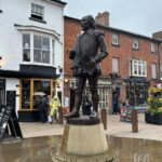 Jennifer Finnigan Instagram – GEEKING OUT in #stratforduponavon , birthplace of Shakespeare…..could have spent 3 days here, steeped in all things Willie Shakes. First pic is the house he was born in (and the room he was born in)….then onto his schoolhouse where he was schooled until age 14 (oh and that’s Jonny in an authentic school master costume 🤦🏼‍♀️)…Shakespeare’s grave….and a Swan on the Avon ❤️❤️❤️ #shakespeare #uk #england Stratford-Upon-Avon, Shakespear’s Birthplace. England. Uk