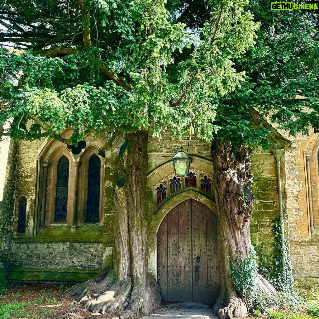 Jennifer Finnigan Instagram - Touring around the beautiful #cotswolds , this is the entrance to #stedwardschurch in #stowonthewold Parts of this church dates back to the 11th century. This entry point is The Hobbit Door, flanked by two Yew trees. Apparently it inspired JR Tolkien!! So freaking cool…and absolutely stunning 😍….also England’s oldest Inn!?! #geek #historynerd #england 🇬🇧 Stow On the Wold, Cotswolds