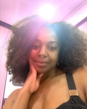 Jerrika Hinton Instagram - Hope you have a good summer 🌻