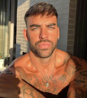 Jesús Palacios Instagram - Golden hour ✨💛 #catchmeifyoucan