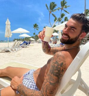 Jesús Palacios Instagram - Please take me back there 💚 .
.
.
 #puravida #costarica #puntacana #holidays #catchmeifyoucan