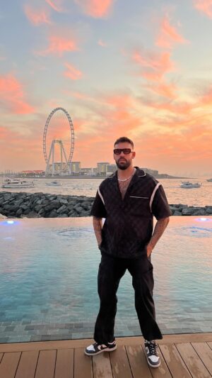 Jesús Palacios Instagram - I remember being at my house in Malaga thinking about whether to come to Dubai to live or not 🫣
I visualized myself living here many times and I did everything possible to achieve it 📈
And here I am living another different Christmas, far from home, but very happy to achieve everything I set out to 
First month completed ✅ 
On to the next one 🚀 #catchmeifyoucan.
#merrychristmas #dubai #lovethelifeyoulive