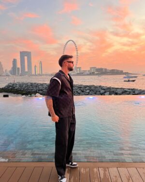 Jesús Palacios Instagram - Bye 2023 … 
Lets see what you got for me 2024 🥂✨ #happynewyear #dubai #catchmeifyoucan