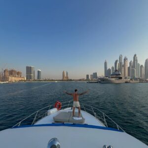 Jesús Palacios Instagram - Living my best life 📈🪬 
دبي أنا أحبك 
#dubai #habibi #catchmeifyoucan #jesuspalacios .