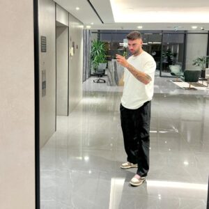 Jesús Palacios Instagram - Living my best life 📈🪬 
دبي أنا أحبك 
#dubai #habibi #catchmeifyoucan #jesuspalacios .