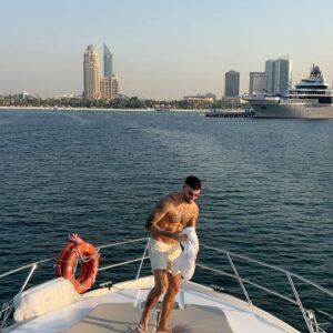 Jesús Palacios Instagram - Living my best life 📈🪬 
دبي أنا أحبك 
#dubai #habibi #catchmeifyoucan #jesuspalacios .