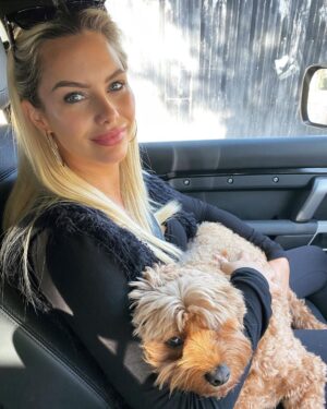 Jessica-Jane Stafford Instagram - School run accessories 🕶🐶