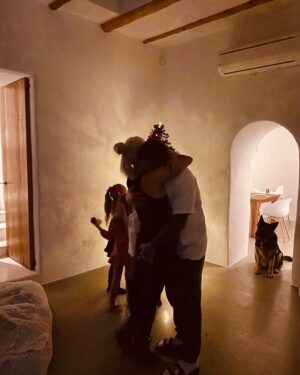 Jessica-Jane Stafford Instagram - My crazy, beautiful family ♥️ living, loving life in Ibiza 🌴 

Just trying to cherish every moment because I know...sooner than later, them being kids and us being that altogether family unit will have gone forever 🥲

Swipe ⏩

#photodump
#takeitwhileyoucan
#gratitude