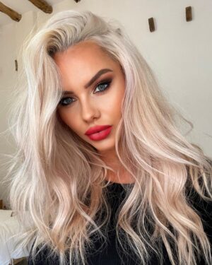 Jessica-Jane Stafford Instagram - Hair still feeling FRESH @hauglondonhaus @goldensiobhan #BleachQueen