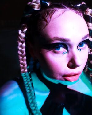 Jessica Cook Instagram - D.A.N.K
“Alien Water”
Created by: @raquelhoque
Model: @jessicamcook
Assist: @go_for_neens @dankmagazinecollective
