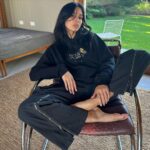 Jessica Gomes Instagram - Big Love to @homie.com.au in Melbourne. Loving these hoodies that make a real difference. #hoodies4homelessness 1 in 4 people experiencing homelessness in Australia are between 12-24. Help HoMie break the cycle by grabbing one of their hoodies and wearing it on Youth Homelessness Matters Day April 19. 🫶