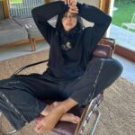 Jessica Gomes Instagram - Big Love to @homie.com.au in Melbourne. Loving these hoodies that make a real difference. #hoodies4homelessness 1 in 4 people experiencing homelessness in Australia are between 12-24. Help HoMie break the cycle by grabbing one of their hoodies and wearing it on Youth Homelessness Matters Day April 19. 🫶