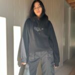 Jessica Gomes Instagram - Big Love to @homie.com.au in Melbourne. Loving these hoodies that make a real difference. #hoodies4homelessness 1 in 4 people experiencing homelessness in Australia are between 12-24. Help HoMie break the cycle by grabbing one of their hoodies and wearing it on Youth Homelessness Matters Day April 19. 🫶