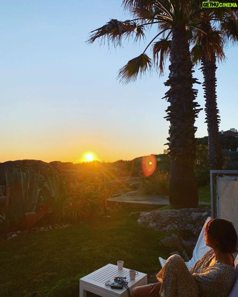 Jessica Schwarz Instagram - Portugal, already feels a bit like home 😌 #notjustholiday#sunset#magic#lovemylove#somethingiscoming FAROL HOTEL