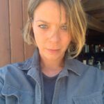 Jessica Schwarz Instagram - Endlich wieder auf Arbeit, geschminkt, fühlt sich auch wieder völlig neu an #kajalaugen @zdf #schwarzwaldkrimi @marcus_o_rosenmueller @maxvonthun @nadjaboby #jeanettehain Freudenstadt