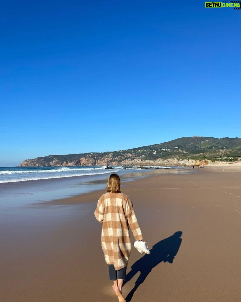Jessica Schwarz Instagram - Gestern noch so…#portugal#sunshine#bluesky#barefootgirl