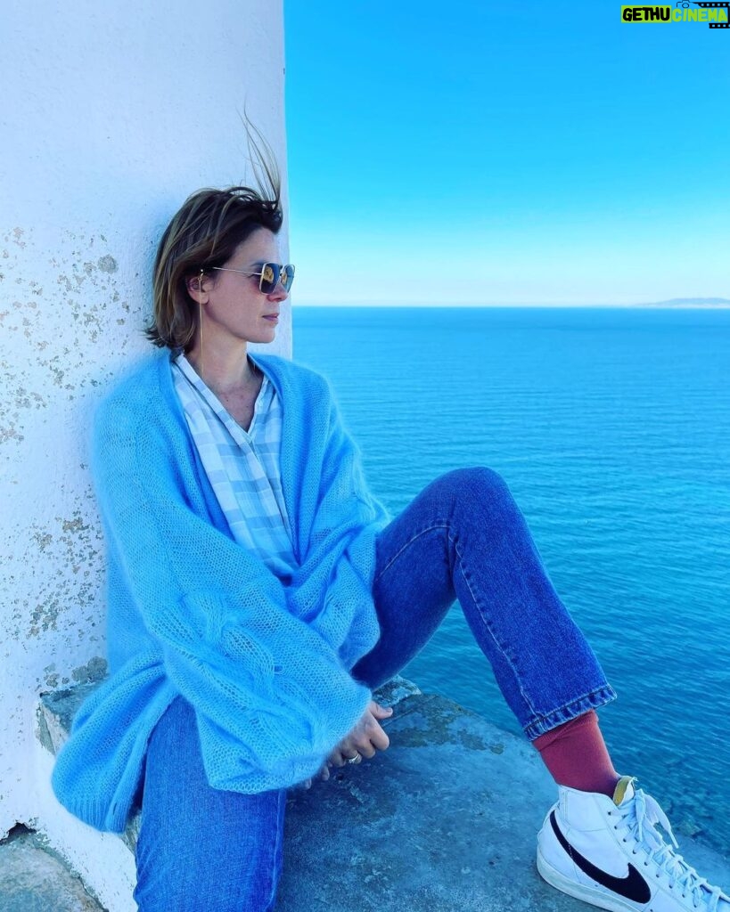 Jessica Schwarz Instagram - Sonntagsausflüge🌞🌊 #atlantiklove#glitzerfunkelwasser#aufdinospuren#windimhaar#liebeanmeinerseite#happy Cabo Espichel