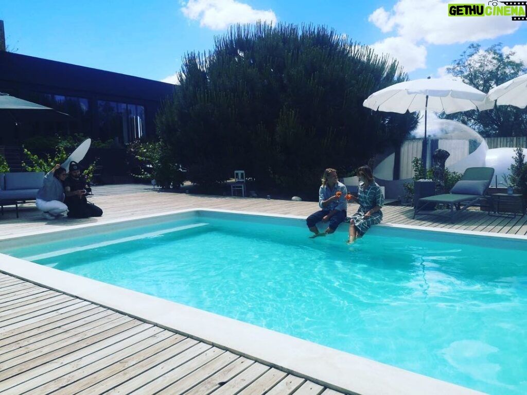 Jessica Schwarz Instagram - Gestern war @westwingde bei uns in Portugal zu Besuch und wir konnten unserem @reves.etoilesportugal den Feinschliff geben 💫 Die Homestory gibt es schon bald zu sehen... #keepyouposted#itisahappyahappyjessi#ad