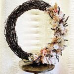 Jessica St. Clair Instagram - When @stclairjessica asks for Grandma Costal Chic, @nmeyers, Something’s Gotta Give realness. Loved working on this commission for the Less is More Queen, aka the Martha to my Snoop. 🐚🕊️💜🕊️🐚 If you’re interested in your own Grandma Chic Wreath, or any wreath for your home, hit us up because in the new year….IT’S ON! These babies are made of all sustainable products, so they last FOREVER! And yes, sweet peas, we ship domestically!!!!! 📦💌🧚🏼‍♀️💌📦 💌 For all inquires: theSweetzerLife@gmail.com 👑🌸♥️🌸👑 #thesweetzerlife #artist #designer #florist #laflorist #femaleowned #maximalism #maximalist #whimsical #whimsy #flowers #sexy #queens #romantic #prettythings #witchywoman #witchyvibes #hollywood #westhollywood #perservedflowers #fancy #magical #sustainabledesign #sustainabledecor #4evah #holidays #holidaydecor #wreath #nancymeyers #nancymeyersinteriors The Beach