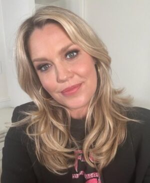 Jessica St. Clair Instagram - When one of your BFF's comes to your house at 6 AM and makes you not look like you just climbed out of a pile of dry leaves, it's a good day. @lexwmakeup