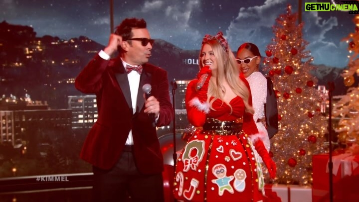 Jimmy Fallon Instagram - @JimmyFallon and @MeghanTrainor perform their NUMBER ONE holiday song! ❤️🎄🎁 #WrapMeUp