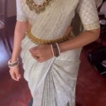Jisma Jiji Instagram – Gorgeous bride @jisma_jiji_kizhakkarakattu 🤍 
 Saree draping @draping_damini 
Mua @rizwan_themakeupboy 

#drapingdamini#sareedraping#bride#jismavimal#trending